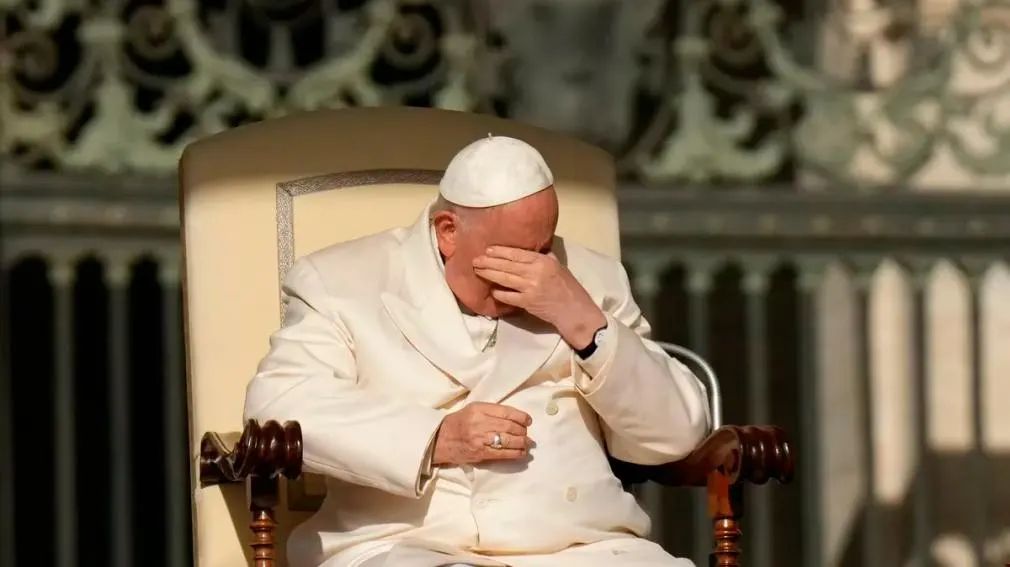 LA SALUD DEL PAPA FRANCISCO EL NUEVO PARTE MEDICO ASEGURA QUE “MEJORA