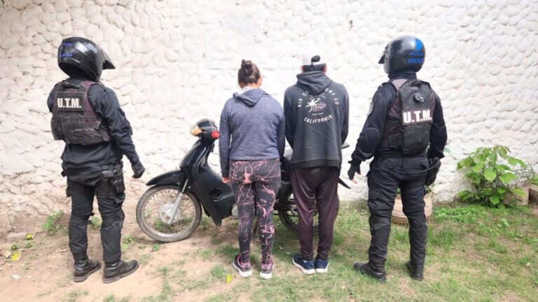 LA BANDA: GOLPE AL NARCOMENUDEO, UNA PAREJA FUE APREHENDIDA CON MÁS DE 100 DOSIS DE COCAÍNA
