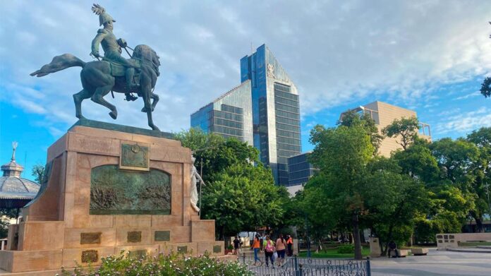 1010x567_santiago-plaza-nubes-477287-074045