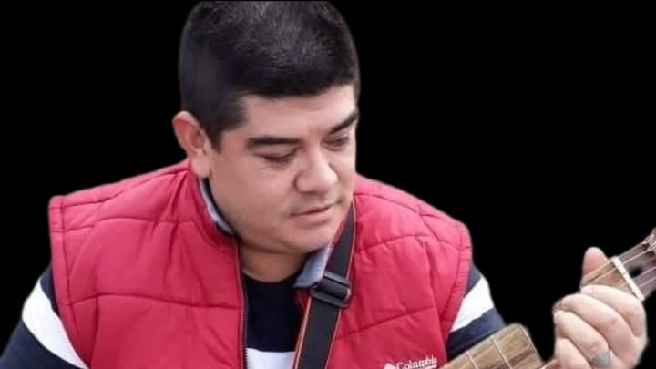 ENTRE LA TIERRA Y LA MÚSICA: LA HISTORIA DE UN DOCENTE QUE SIEMBRA FUTURO EN AYUNCHA