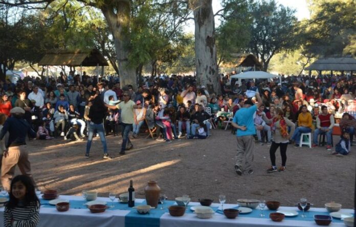 sumampa-el-pueblo-que-se-prepara-para-el-concurso-nacional-del-asado-con-cuero-y-el-locro-criollo-1-782x500