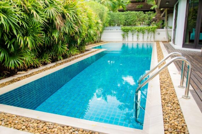 agua-piscina-740x490